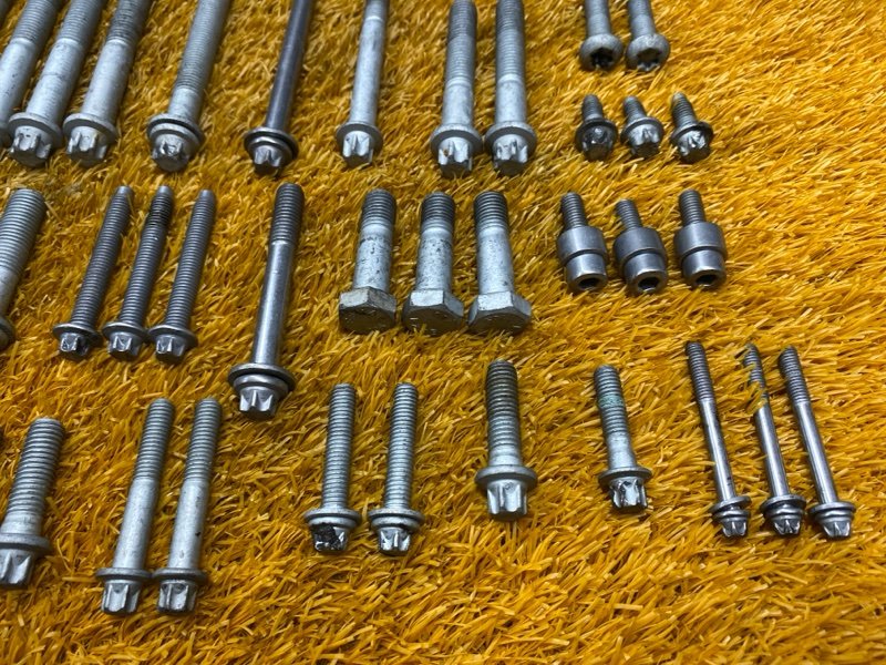 Болты и гайки ДВС, 1000 рублей, Красноярск