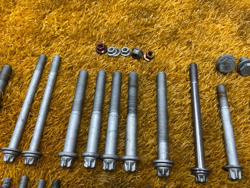 Болты и гайки ДВС, 1000 рублей, Красноярск