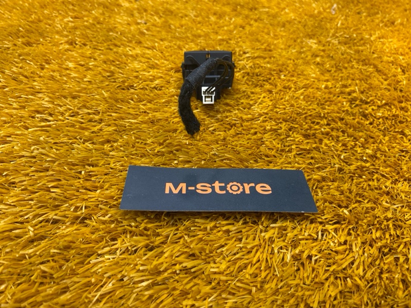 Кнопка управления дисплеем, 500 рублей, Красноярск