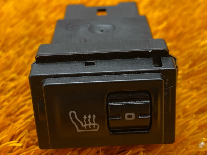 Кнопка подогрева сидений, 300 рублей, Красноярск