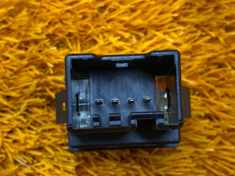 Кнопка подогрева сидений, 200 рублей, Красноярск