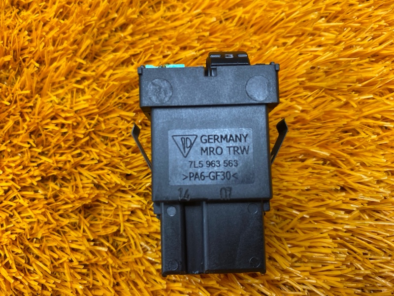 Кнопка подогрева сидений, 200 рублей, Красноярск