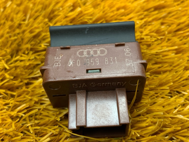 Кнопка открывания багажника, 100 рублей, Красноярск