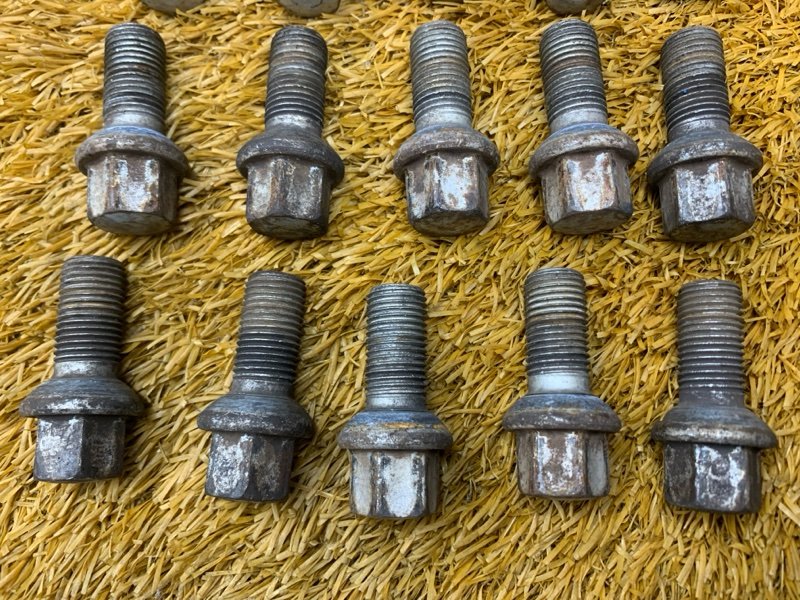 болт колесный, 2000 рублей, Красноярск