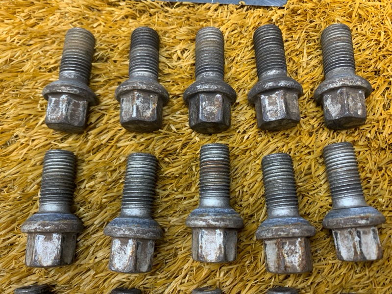 болт колесный, 2000 рублей, Красноярск