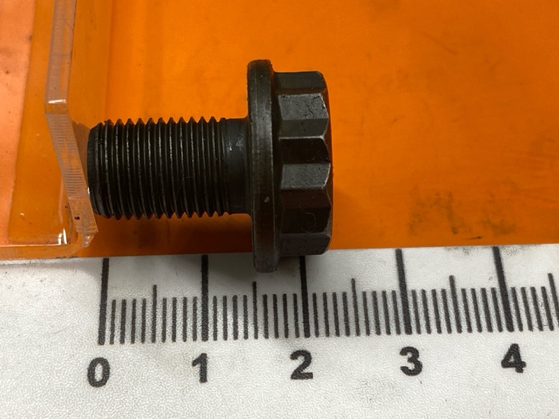 болт гидротрансформатора, 300 рублей, Красноярск