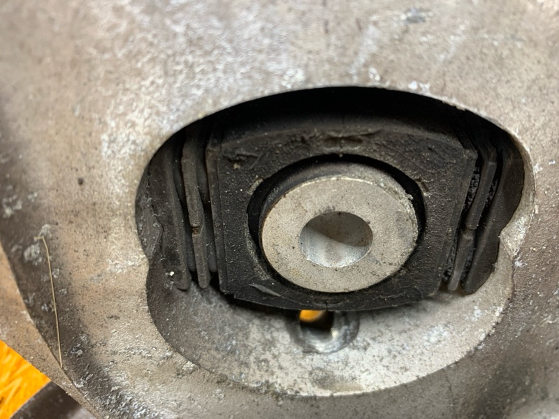 кулак поворотный, 2000 рублей, Красноярск