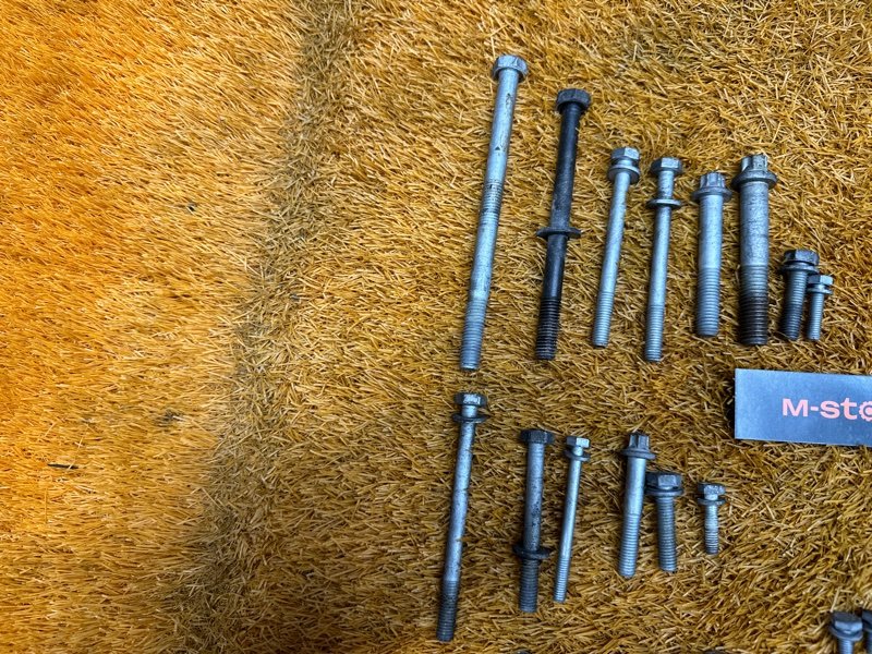 Болты и гайки ДВС, 1000 рублей, Красноярск