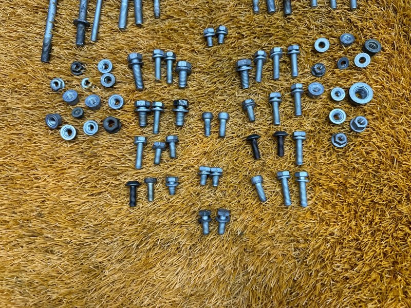 Болты и гайки ДВС, 1000 рублей, Красноярск