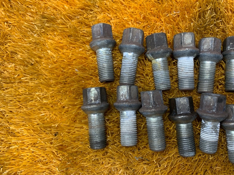 болт колесный, 2000 рублей, Красноярск