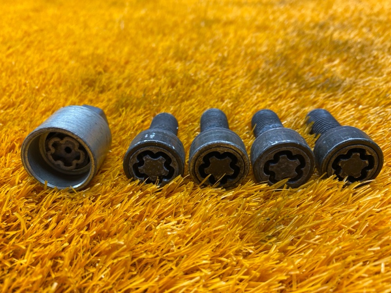 болт колесный(секретка), 2000 рублей, Красноярск