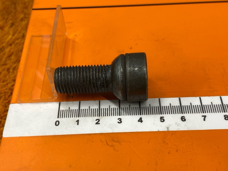 болт колесный(секретка), 2000 рублей, Красноярск