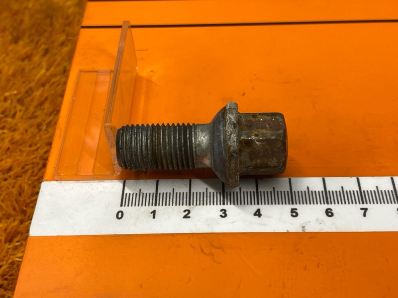 болт колесный, 2000 рублей, Красноярск