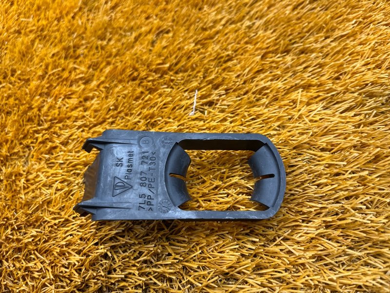 Кронштейн форсунки омывателя фары, 300 рублей, Красноярск