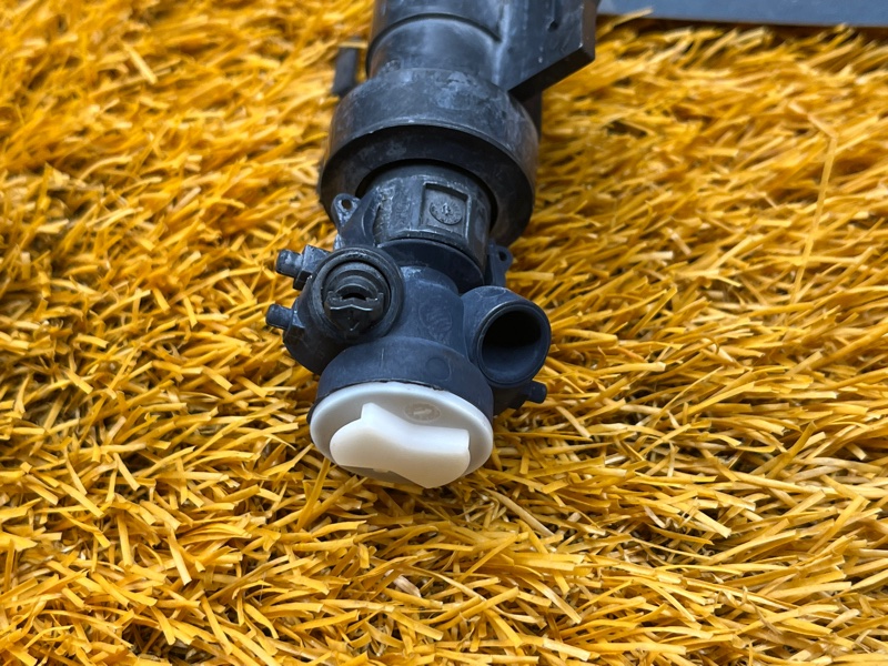 Форсунка омывателя фары, 2000 рублей, Красноярск