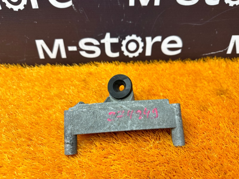 Кронштейн крышки двигателя, 800 рублей, Красноярск