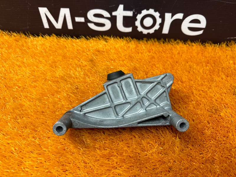 Кронштейн крышки двигателя, 800 рублей, Красноярск