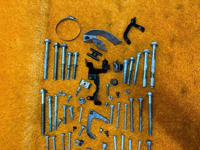 Болты и гайки ДВС, 1000 рублей, Красноярск