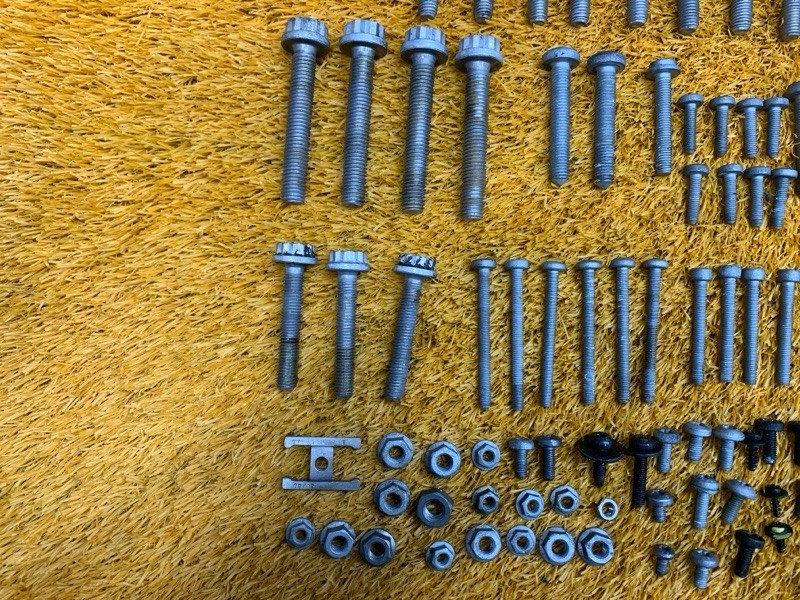 Болты и гайки ДВС, 1000 рублей, Красноярск