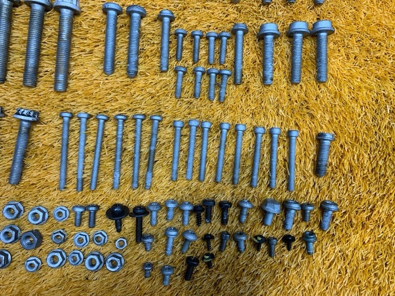 Болты и гайки ДВС, 1000 рублей, Красноярск