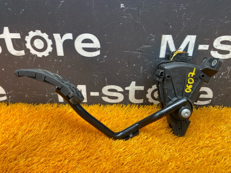 педаль газа, 1000 рублей, Красноярск