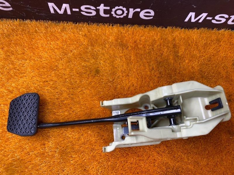 педаль тормоза, 500 рублей, Красноярск