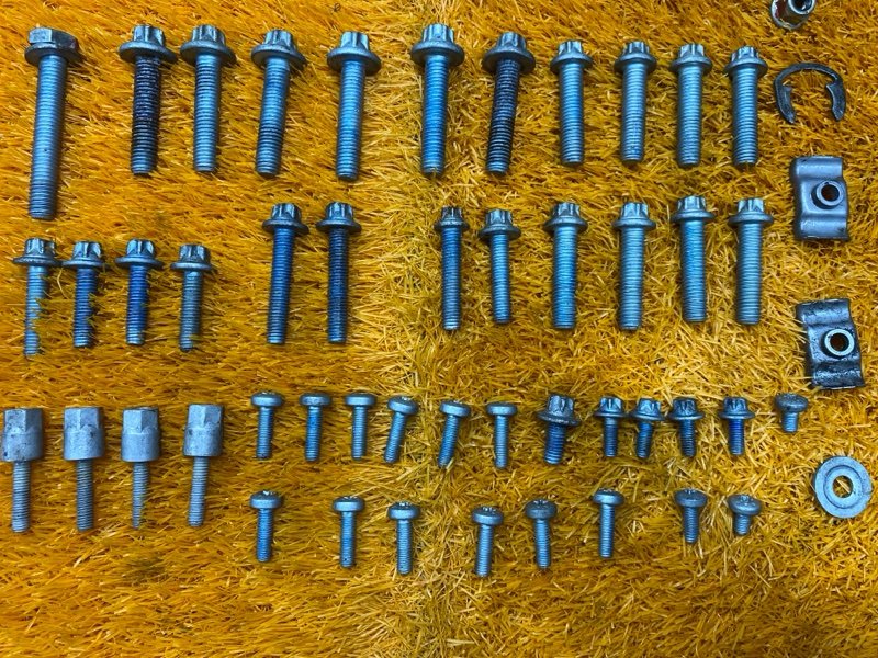 Болты и гайки ДВС, 1000 рублей, Красноярск