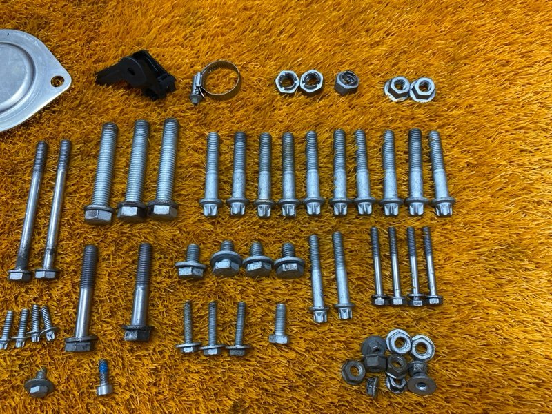 Болты и гайки ДВС, 1000 рублей, Красноярск