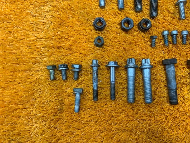 Болты и гайки ДВС, 600 рублей, Красноярск