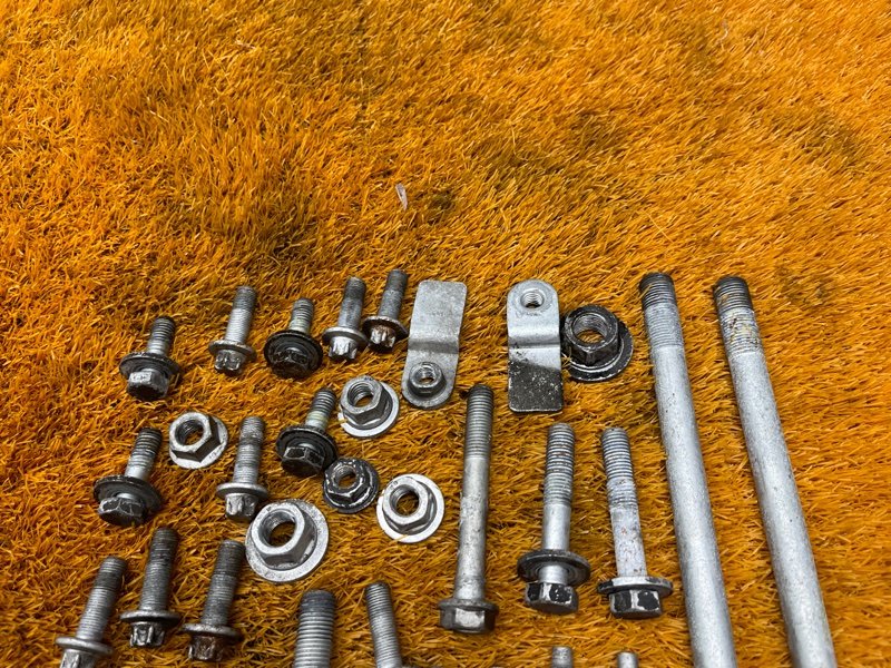 Болты и гайки задней подвески, 1200 рублей, Красноярск