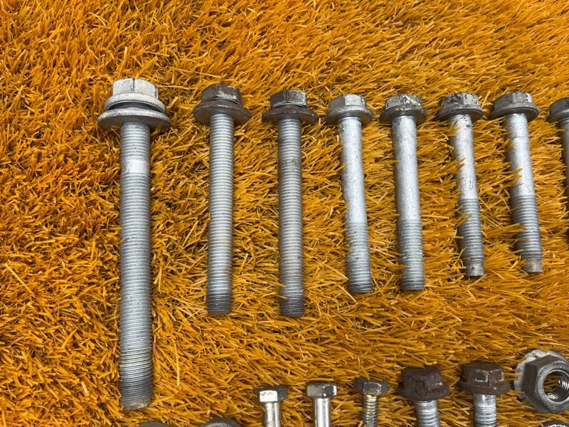 Болты и гайки задней подвески, 1000 рублей, Красноярск