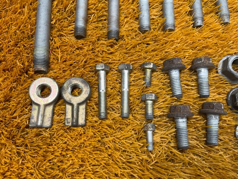 Болты и гайки задней подвески, 1000 рублей, Красноярск