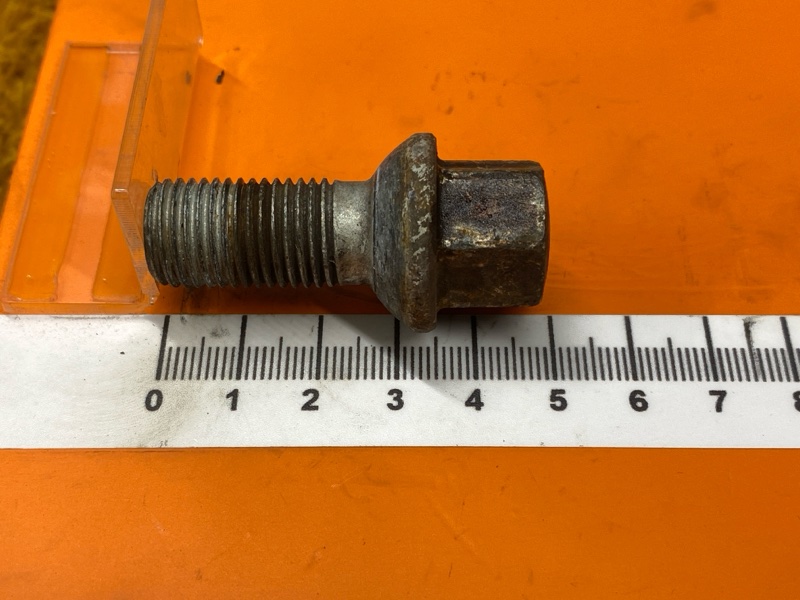 болт колесный, 2000 рублей, Красноярск