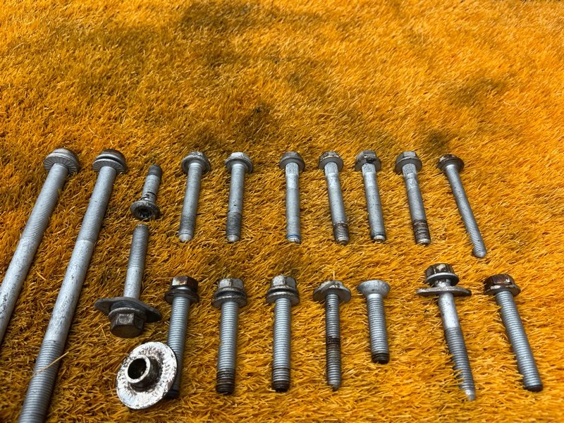 Болты и гайки задней подвески, 1000 рублей, Красноярск