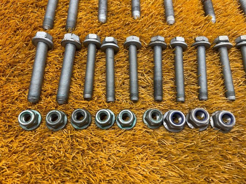 Болты и гайки задней подвески, 1000 рублей, Красноярск