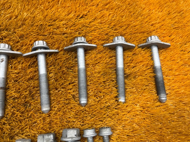 Болты и гайки задней подвески, 1000 рублей, Красноярск