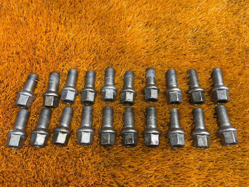 болт колесный, 2000 рублей, Красноярск