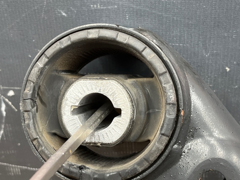 Балка поперечная (подрамник), 11000 рублей, Красноярск