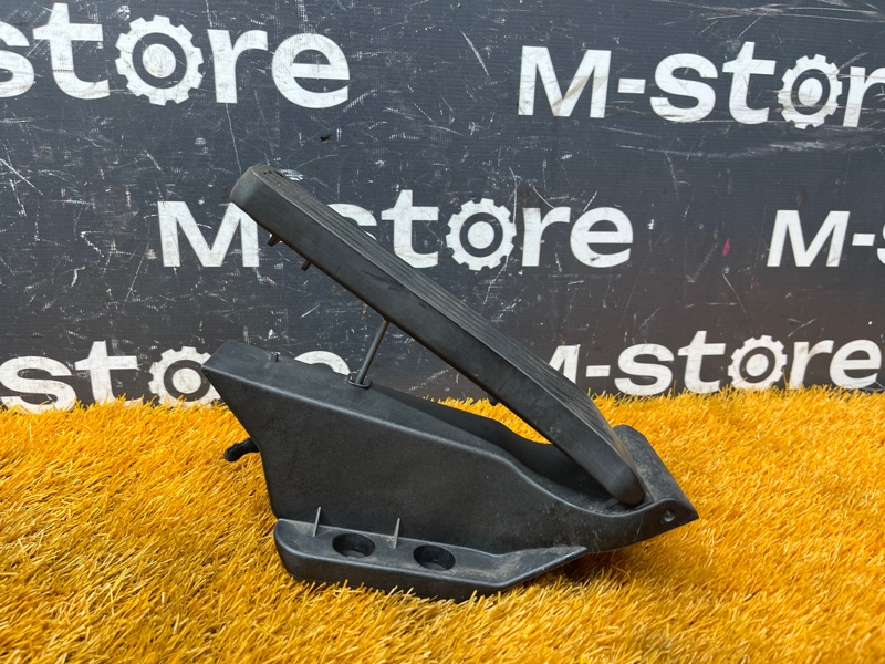 педаль газа, 1000 рублей, Красноярск