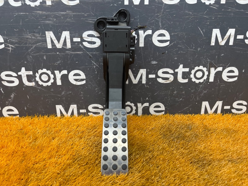 педаль газа, 1000 рублей, Красноярск