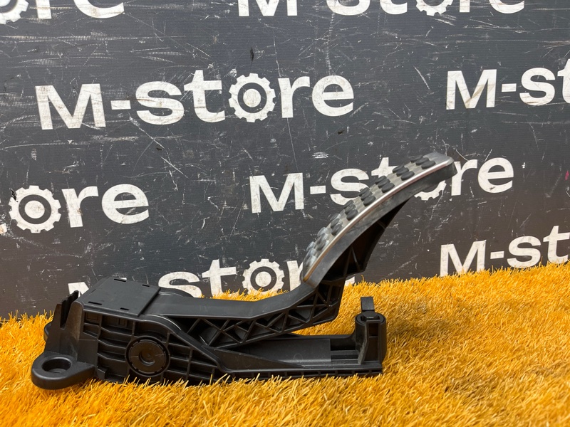 педаль газа, 1000 рублей, Красноярск