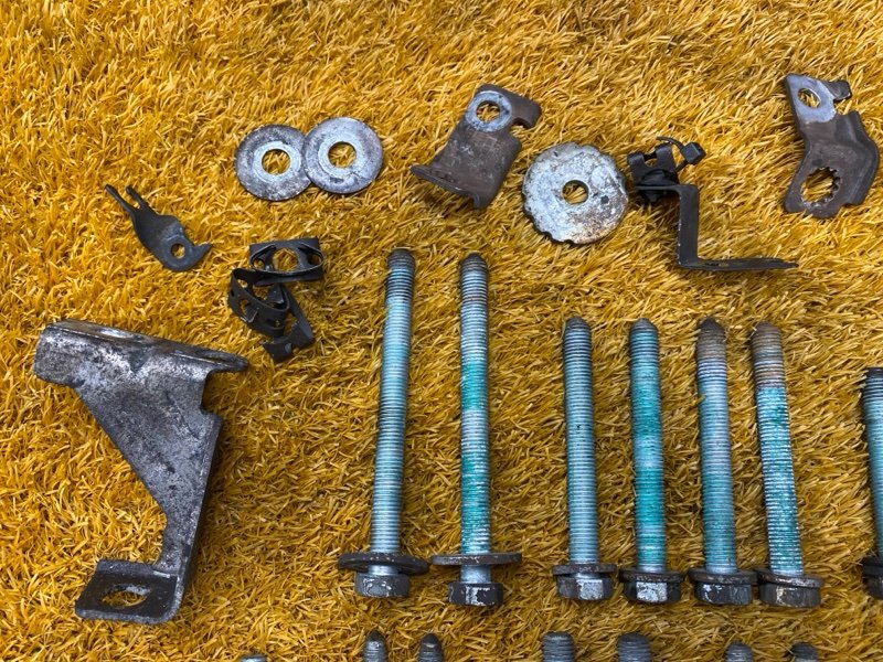 Болты и гайки задней подвески, 1000 рублей, Красноярск