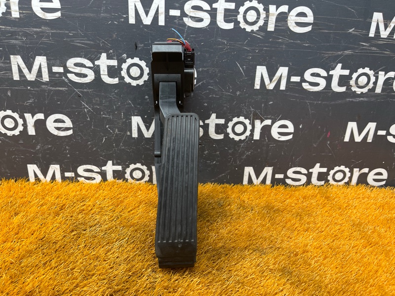 педаль газа, 1000 рублей, Красноярск