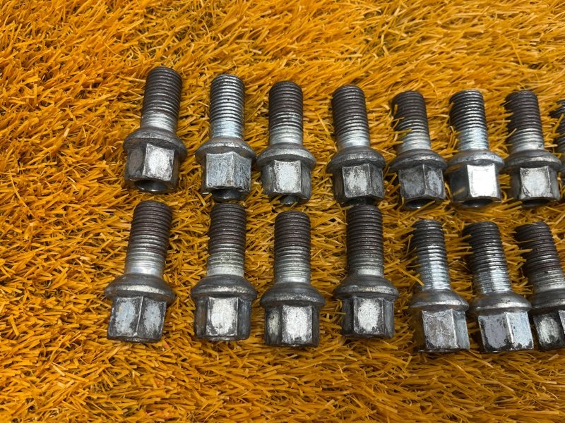 болт колесный, 2000 рублей, Красноярск