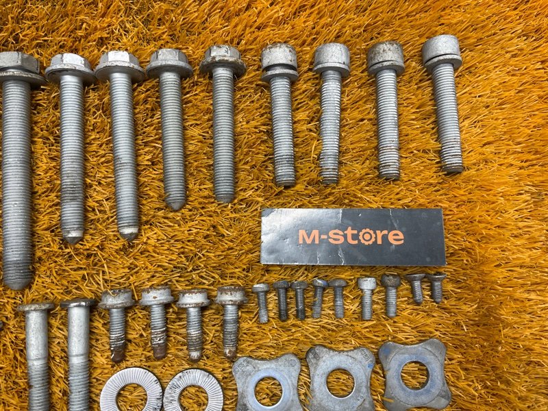 Болты и гайки задней подвески, 1000 рублей, Красноярск