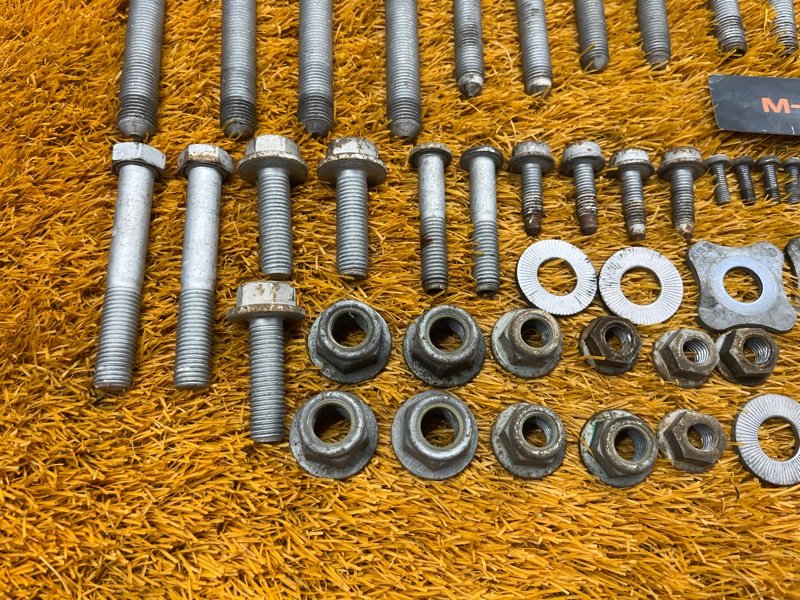 Болты и гайки задней подвески, 1000 рублей, Красноярск