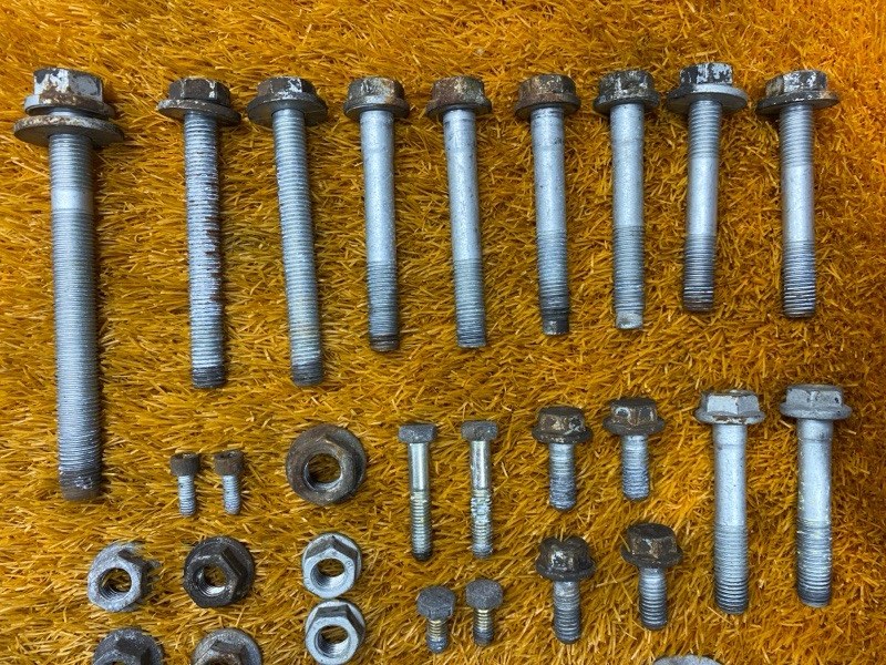 Болты и гайки задней подвески, 1000 рублей, Красноярск