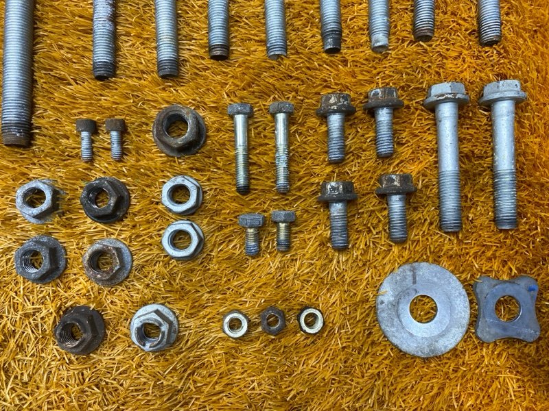Болты и гайки задней подвески, 1000 рублей, Красноярск
