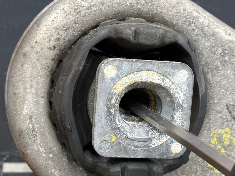 Балка поперечная (подрамник), 1800 рублей, Красноярск