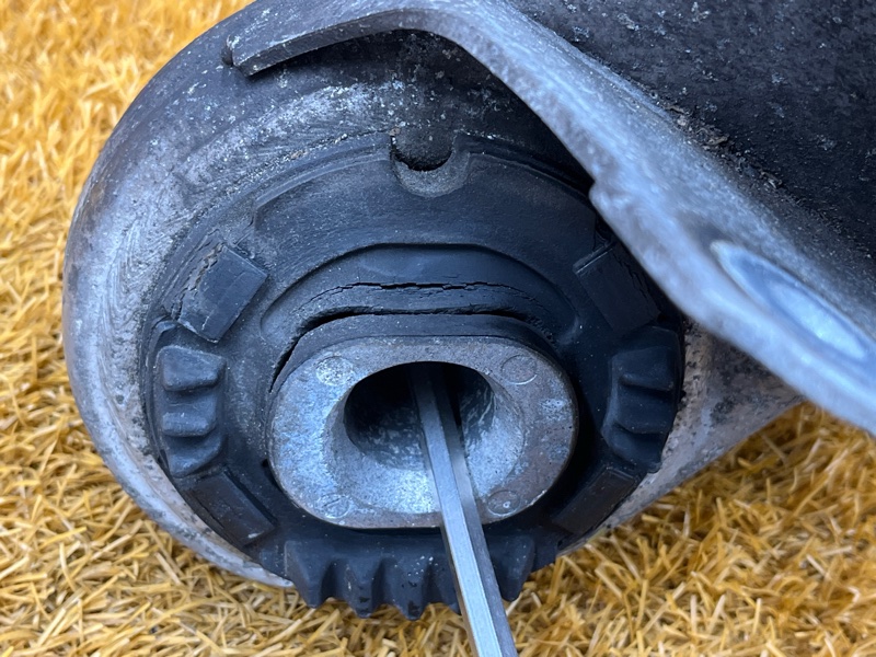 Балка поперечная (подрамник), 1800 рублей, Красноярск